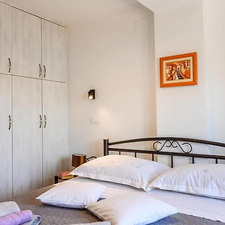 Jadranka With Sea View In Apartment *