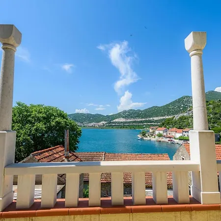 Jadranka With Sea View In Apartment