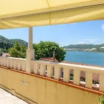 Jadranka With Sea View In Apartman *