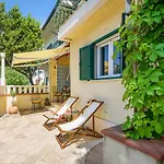 Jadranka With Sea View In Apartment *