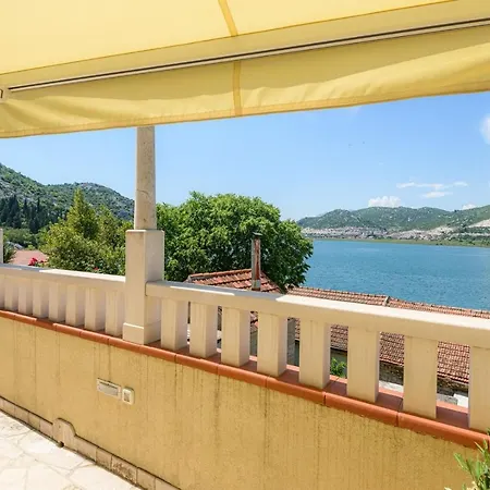 Jadranka With Sea View In Apartamento *