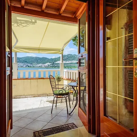 Jadranka With Sea View In Apartamento