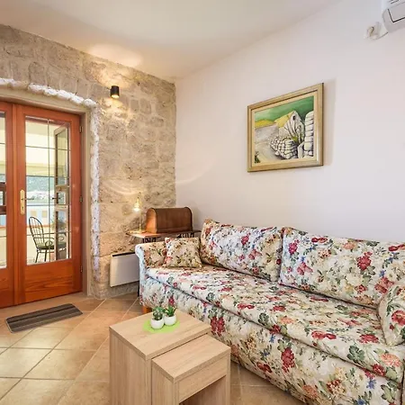 아파트 Jadranka With Sea View In *