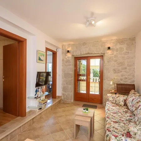 Jadranka With Sea View In Apartamento